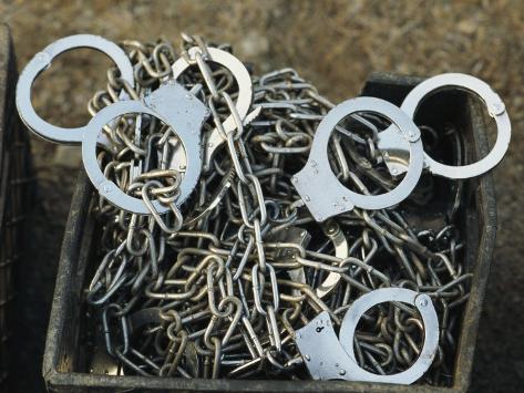 bill-curtsinger-a-pile-of-chains-and-han