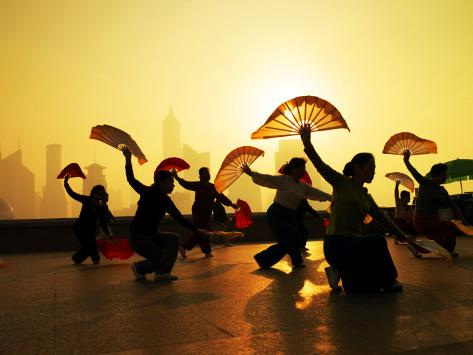 eightfish-chinese-women-fan-dancing-on-the-bund-overlooking-the-pudong-district_i-G-40-4040-Z98LF00Z.jpg