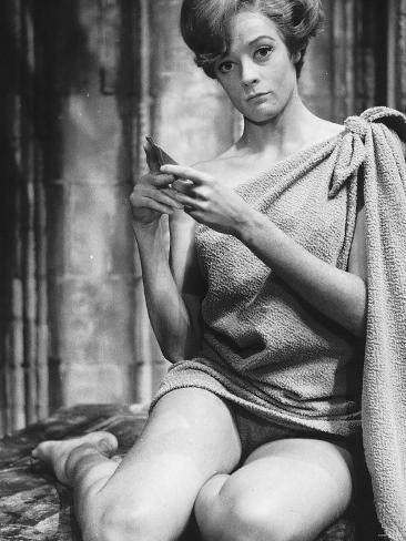 http://imgc.artprintimages.com/images/art-print/maggie-smith-actress_i-G-30-3008-YT3BF00Z.jpg