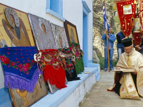 marco-simoni-greek-orthodox-priest-prayi