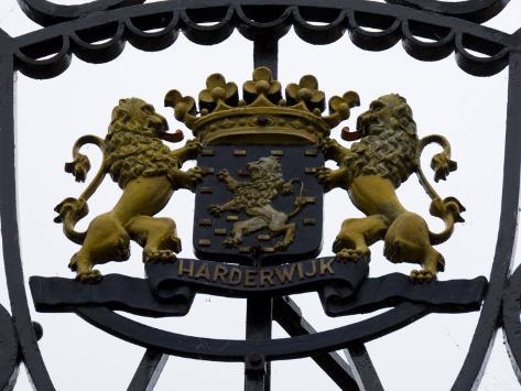 Crest Emblem