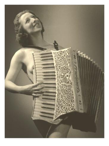 Nude Accordion 110