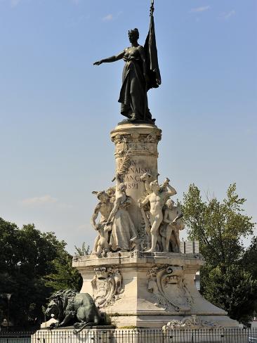 peter-richardson-the-monument-du-comtat-