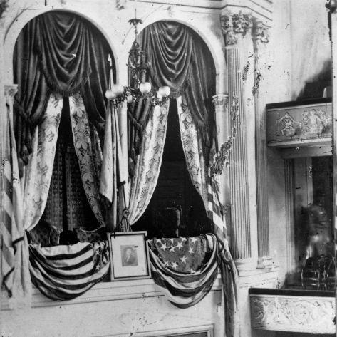 [Image: private-box-in-fords-theater-around-time...TUD00Z.jpg]