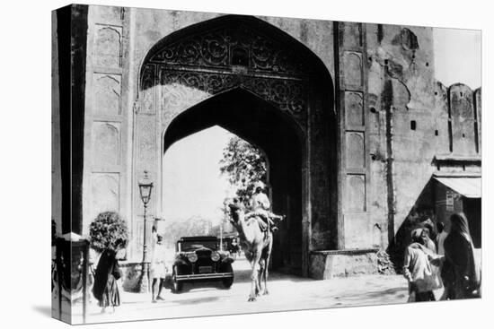 1930 Cadillac Saloon Beneath the Amber Gate, Jaipur, India, (C193)-null-Premier Image Canvas