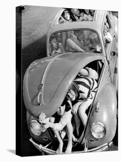 31 Teenagers Stuffed into a Volkswagen Beetle-null-Stretched Canvas