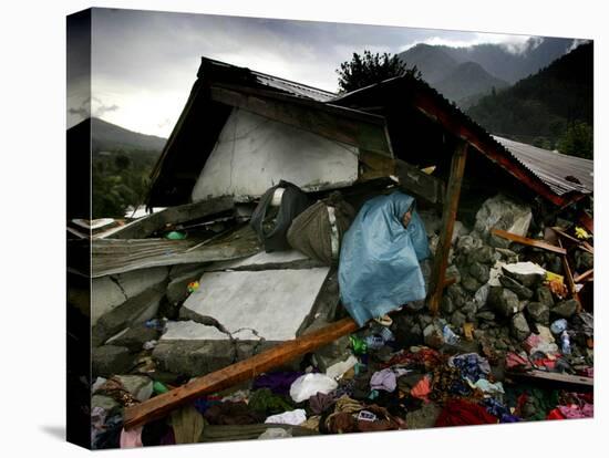 A Pakistani Earthquake Survivor Takes Shelter from the Rain-null-Premier Image Canvas