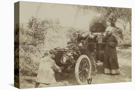 Album photographique : Panhard et Levassor vers 1901 (chauffeur à genoux)-null-Premier Image Canvas