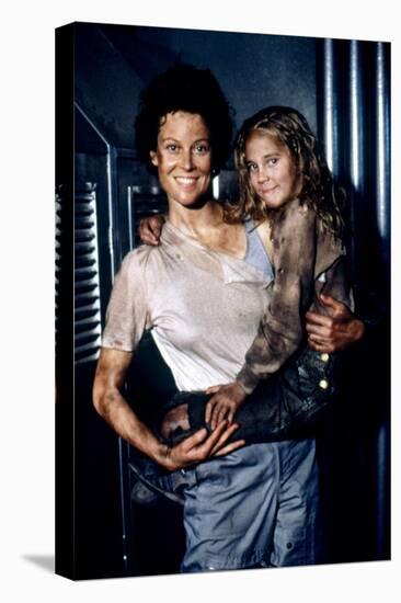 ALIENS, 1986 directed by JAMES CAMERON with Sigourney Weaver and Carrie Henn (photo)-null-Stretched Canvas