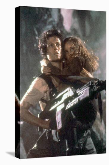 ALIENS, 1986 directed by JAMES CAMERON with Sigourney Weaver and Carrie Henn (photo)-null-Stretched Canvas