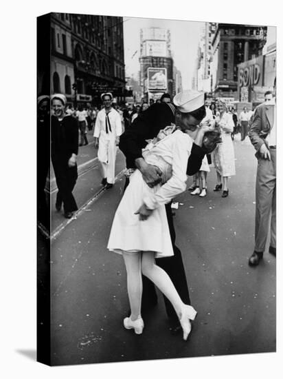 American Sailor Clutching a White-Uniformed Nurse in a Passionate Kiss in Times Square-Alfred Eisenstaedt-Premier Image Canvas