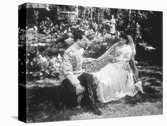 ANNA KARENINA, 1948 directed by JULIEN DUVIVIER Kieron Moore and Vivien Leigh (b/w photo)-null-Stretched Canvas