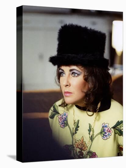 ASH WEDNESDAY, 1973 directed by LARRY PEERCE Elizabeth Taylor (photo)-null-Stretched Canvas