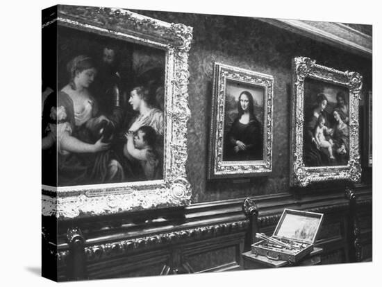 Au salon carré du Louvre : la Joconde-François Vizzavona-Premier Image Canvas