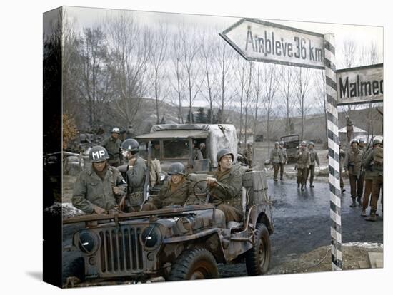 BATTLE OF THE BULGE, 1965 directed by KEN ANNAKIN James MacArthur and Ty Hardin (photo)-null-Stretched Canvas