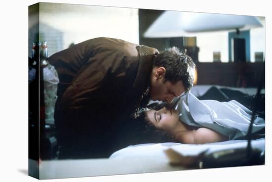 BLADE RUNNER, 1982 directed by RIDLEY SCOTT Harrison Ford and Sean Young (photo)-null-Stretched Canvas