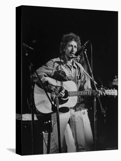 Bob Dylan during Rock Concert at Madison Square Garden-Bill Ray-Premier Image Canvas
