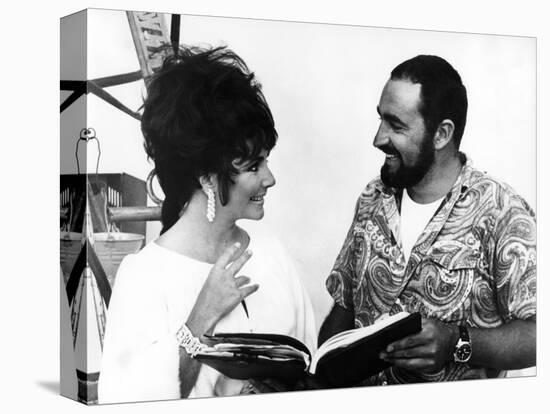 BOOM !, 1968 directed by JOSEPH LOSEY On the set, Elizabeth Taylor and his brother Howard (b/w phot-null-Stretched Canvas