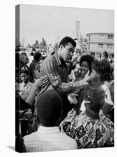 Boxer Muhammad Ali with Fans before Bout with Joe Frazier-John Shearer-Premier Image Canvas