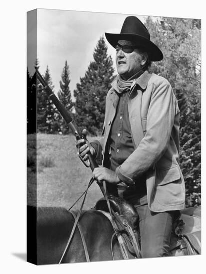 Cent Dollars pour un Sherif TRUE GRIT by Henry Athaway with John Wayne, 1969 (b/w photo)-null-Stretched Canvas