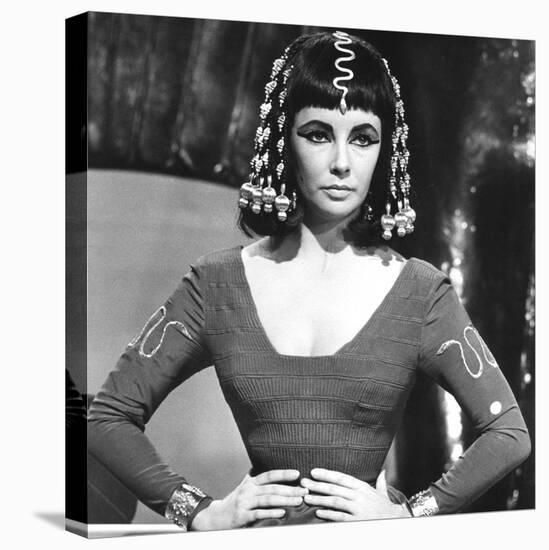 Cleopatre Cleopatra by Joseph L. Mankiewicz with Elizabeth Taylor, 1963 (b/w photo)-null-Stretched Canvas