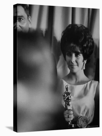 Elizabeth Taylor Winning an Oscar-Grey Villet-Premier Image Canvas