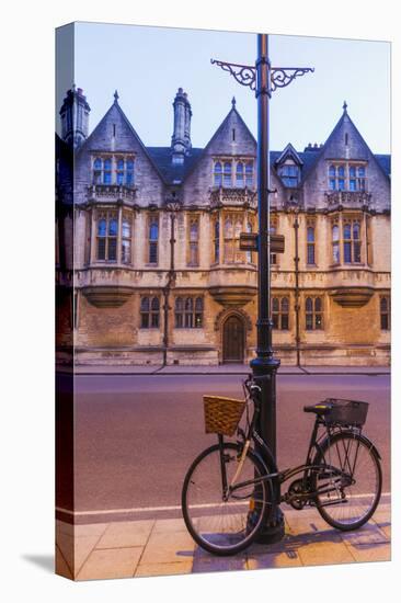 England, Oxfordshire, Oxford, Bicycle and High Street-Steve Vidler-Premier Image Canvas