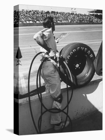 Expert Mechanic Waiting for a Car to Stop During the Daytona 500 Autorace-null-Premier Image Canvas