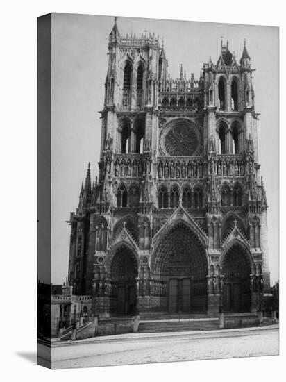 Exterior View of Amiens Cathedral-Nat Farbman-Premier Image Canvas