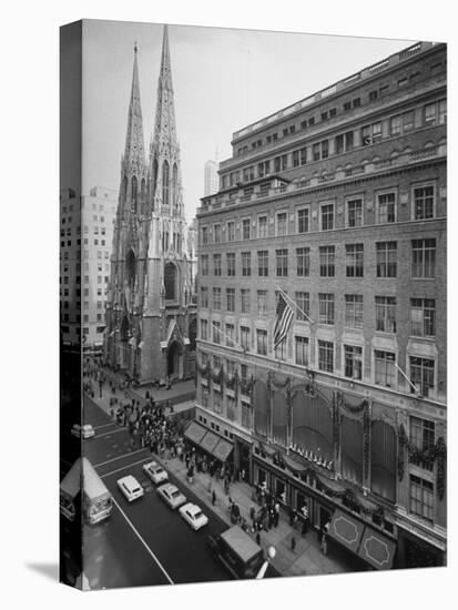 Exterior View of Saks Fifth Ave. Department Store-Alfred Eisenstaedt-Premier Image Canvas