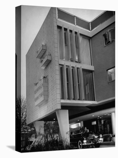 Exterior View of the Beverly Carlton Hotel-Allan Grant-Premier Image Canvas