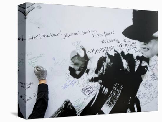 Fans Sign Tribute Wall to Michael Jackson outside the Staples Center, Los Angeles, July 7, 2009-null-Premier Image Canvas