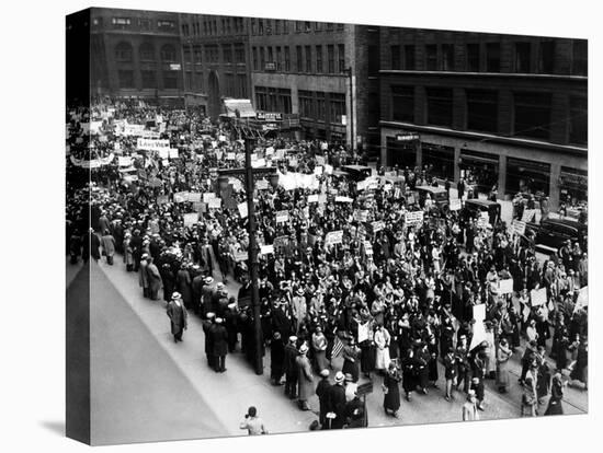 Five Thousand School Teachers Demonstrate in Downtown Chicago-null-Stretched Canvas