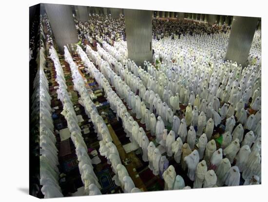 Indonesian Muslims Pray at Istiqlal Mosque in Jakarta for the Victims of Deadly Tsunami in Aceh-null-Premier Image Canvas
