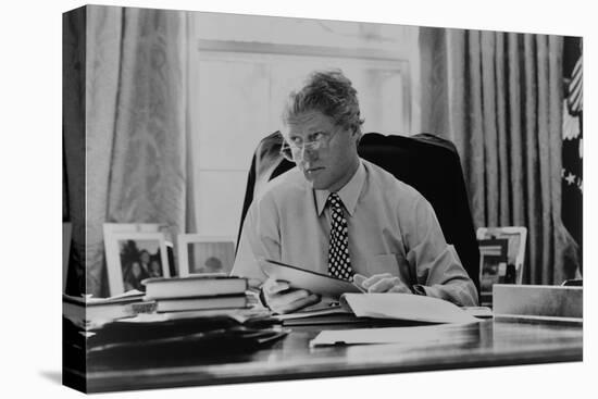 Informal Portrait of President Bill Clinton at His Desk in the Oval Office-null-Stretched Canvas