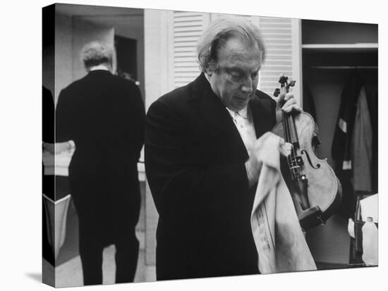 Isaac Stern Wiping His Violin Backstage-Gjon Mili-Premier Image Canvas