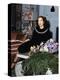 Joan Crawford chez elle dans les annees 40 - Joan Crawford at home in the 40's (photo)-null-Stretched Canvas