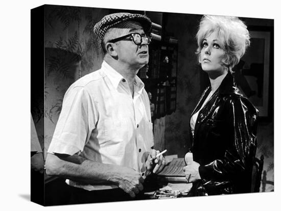 KISS ME STUPID, 1964 directed by BIILY WILDER On the set, Billy Wilder and Kim Novak (b/w photo)-null-Stretched Canvas