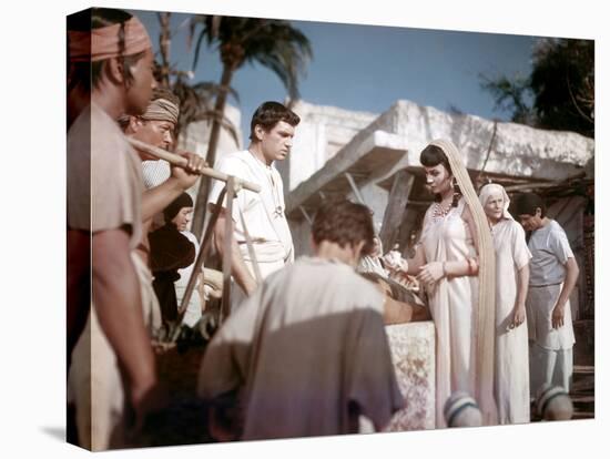 L'egyptien (THE EGYPTIAN) by Michael Curtiz with Edmund Purdom and Jean Simmons, 1954 (photo)-null-Stretched Canvas