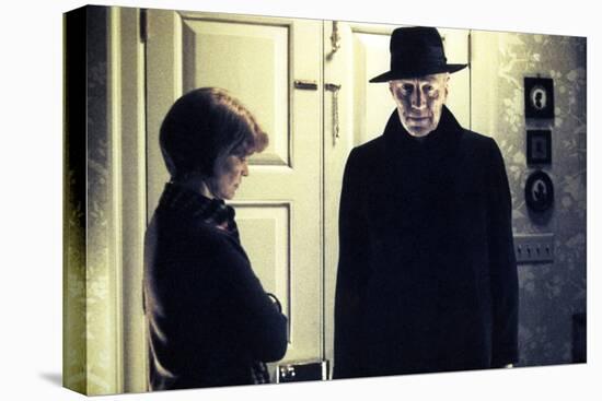 L' exorciste THE EXORCIST by William Friedkin with Ellen Burstyn and Max von Sydow, 1973 (photo)-null-Stretched Canvas