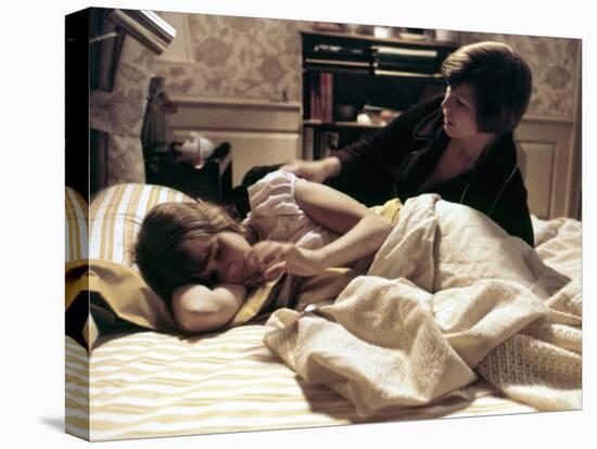 L' exorciste THE EXORCIST by William Friedkin with Linda blair and Ellen Burstyn, 1973 (photo)-null-Stretched Canvas