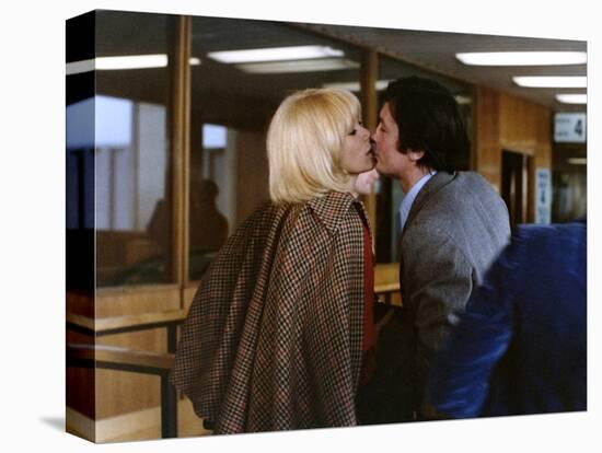 L'HOMME PRESSE, 1976 directed by EDOUARD MOLINARO Mireille Darc and Alain Delon (photo)-null-Stretched Canvas