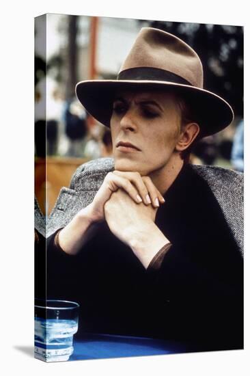 L' homme qui venait d'ailleurs MAN WHO FELL TO EARTH by NicolasRoeg with David Bowie, 1976 (photo)-null-Stretched Canvas