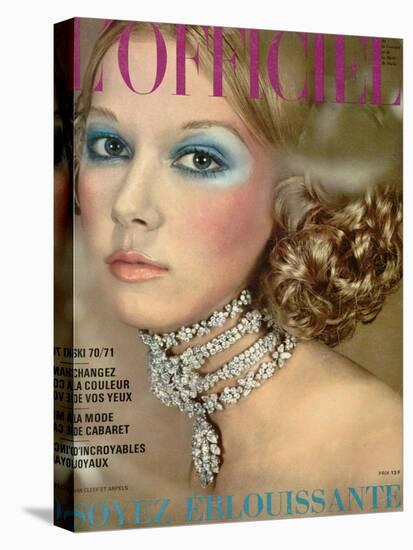 L'Officiel, 1970 - un Collier de Van Cleef et Arpels Style Reine Alexandra-Roland Bianchini-Stretched Canvas