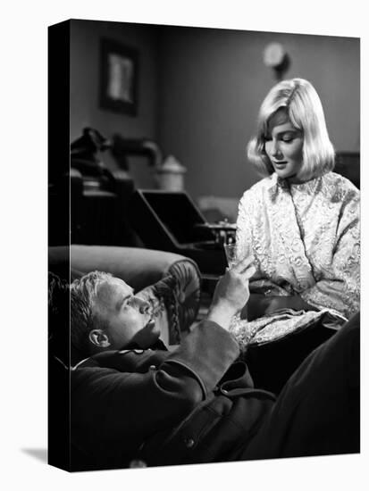 Le bal des maudits THE YOUNG LIONS by Edward Dmytryk with Marlon Brando and May Britt, 1958 (b/w ph-null-Stretched Canvas