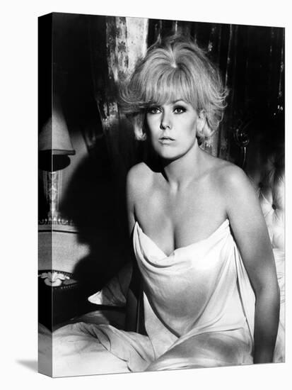 Le Demon des Femmes THE LEGEND OF LYLAH CLARE by Robert Aldrich with Kim Novak, 1968 (b/w photo)-null-Stretched Canvas