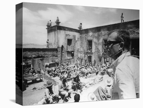 Le realisateur Sam Peckinpah sur le tournage du film La Horde Sauvage THE WILD BUNCH, 1969 (b/w pho-null-Stretched Canvas