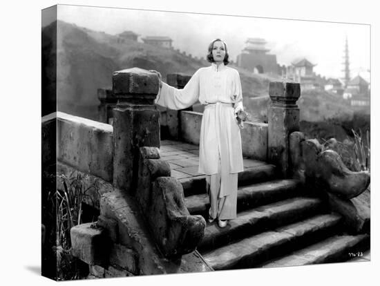 Le Voile des illusions THE PAINTED VEIL by Richard Boleslawski with Greta Garbo, 1934 (b/w photo)-null-Stretched Canvas