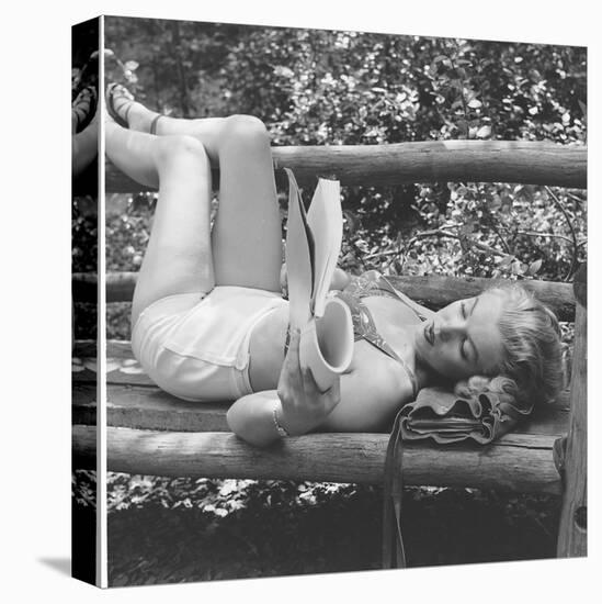 Marilyn Monroe in California-Ed Clark-Premier Image Canvas