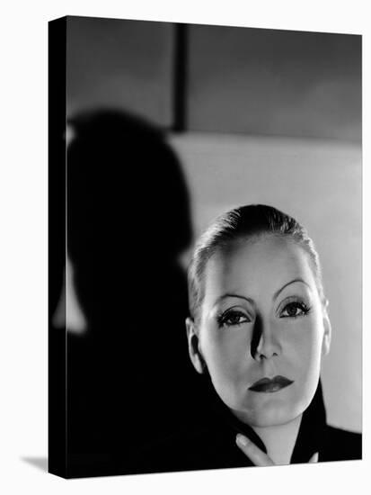 MATA HARI, 1932 directed by GEORGE FITZMAURICE Greta Garbo (b/w photo)-null-Stretched Canvas